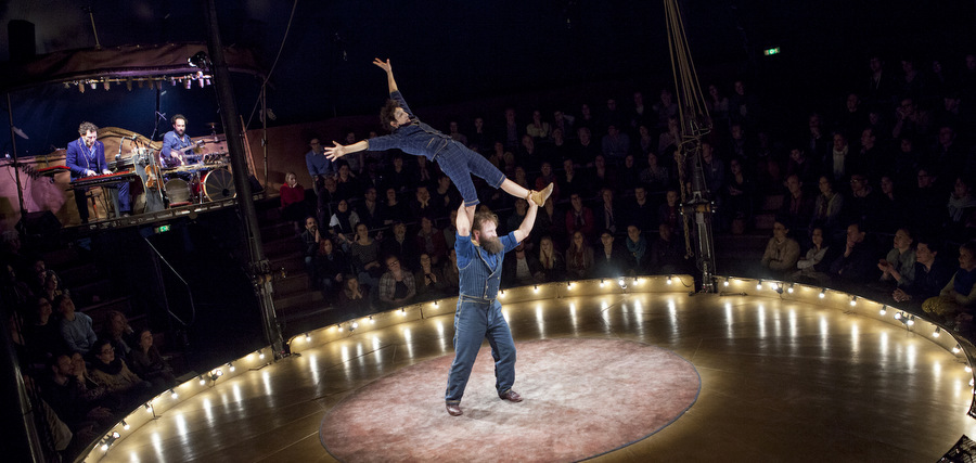 Le cirque : double tours et double lieux